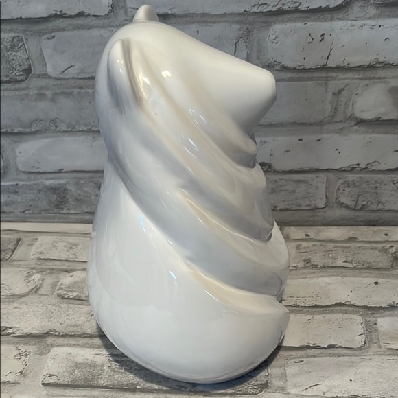 Sporvil Portugal White Ceramic Bear Sculpture 10 inch tall - Picture 4 of 8